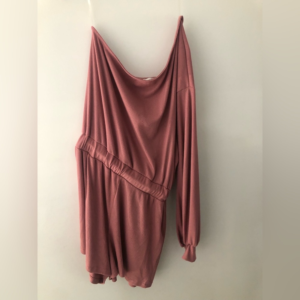 VESTIQUE size XS women’s one sleeved romper
